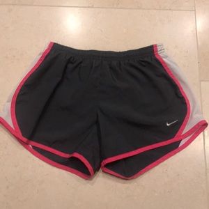 🤩⭐️DRIFIT NIKE SHORTS GIRLS LARGE⭐️🤩